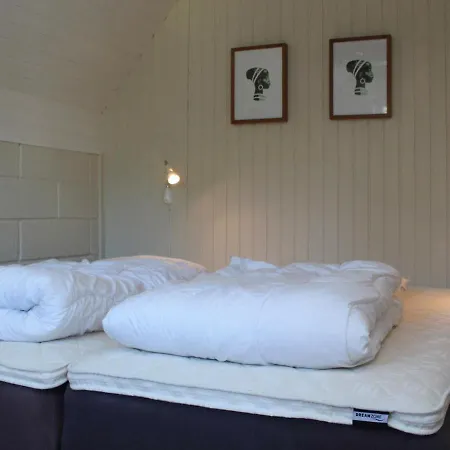 Three-bedroom Holiday In 78 בלבאנד